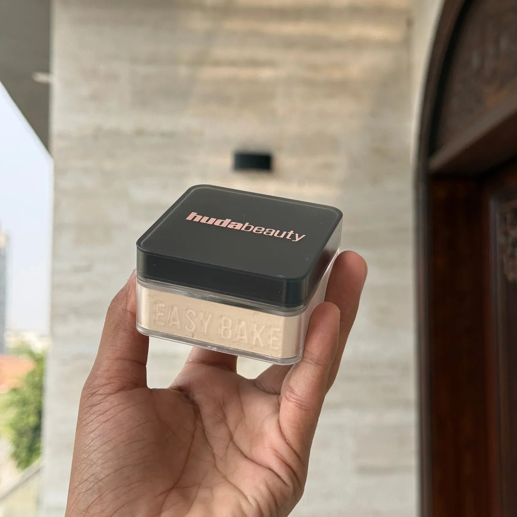 Huda Beauty Easy Bake Loose Baking & Setting Powder