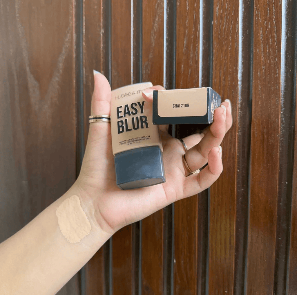 Huda Beauty Easy Blur Airbrush Foundation – 30 ML