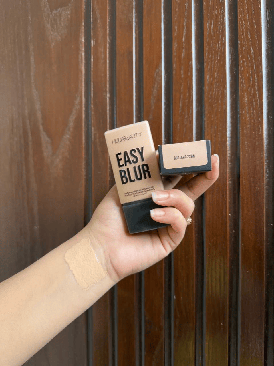 Huda Beauty Easy Blur Airbrush Foundation – 30 ML